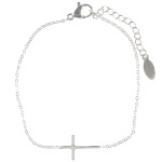 Bracelet avec croix en acier argenté.