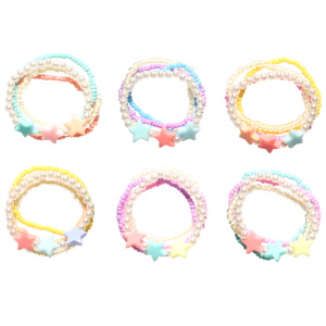 Lot de 4 bracelets élastiques pour enfant en perles rondes et en forme d'étoile en plastique de couleur.