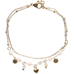 Bracelet double rangs composé d'une chaîne en acier doré, ainsi qu'une chaîne en acier doré, de perles et pampilles de couleur blanche et des pampilles rondes et en forme de cœur en acier doré. Fermoir mousqueton avec 3 cm de rallonge.