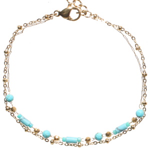 Bracelet double rangs composé d'une chaîne en acier doré, ainsi qu'une chaîne en acier doré avec des perles de couleur bleue turquoise. Fermoir mousqueton avec 3 cm de rallonge.