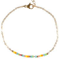 Bracelet composé d'une chaîne en acier doré et de perles multicolores. Fermoir mousqueton avec 3.5 cm de rallonge.