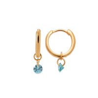 Boucles d'oreilles créoles en plaqué or jaune 18 carats avec pendants en pierre synthétique de couleur bleue.