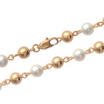 Bracelet en plaqué or et perles d'imitation.