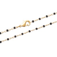 Bracelet en plaqué or 18 carats avec perles de miyuki de couleur noire. Fermoir mousqueton avec 2 cm de rallonge.