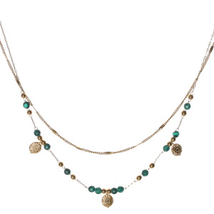 Collier double rangs composé d'une chaîne de 39 cm de long en acier doré, ainsi qu'une chaîne de 40 cm de long avec perles et trois pendentifs ronds en acier doré et de perles d'imitation malachite. Fermoir mousqueton avec 5 cm de rallonge.