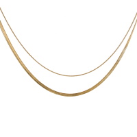 Collier double rangs composé d'une chaîne de 38 cm de long en acier doré et d'une chaîne de 40 cm de long maille serpent en acier doré. Fermoir mousqueton avec 4 cm de rallonge.