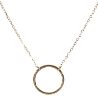 Collier composé d'une chaîne avec pendentif cercle en acier doré. Fermoir mousqueton avec 5 cm de rallonge.