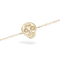 Bracelet composé d'une chaîne et d'une tête de mort en plaqué or jaune 18 carats. Fermoir mousqueton avec anneaux de rappel à 16 et 18 cm.