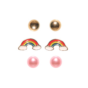 Lot de trois paires de boucles d'oreilles composées de puces rondes de couleur rose, de puces rondes en métal doré et de puces en forme d'arc en ciel en métal doré et émail multicolore. 