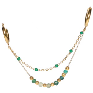 Boucle d'oreille composée d'une créole en acier doré, d'une chaîne avec perles en acier doré et perles de couleur verte, d'une chaîne en acier doré avec perles en émail de couleur vert et d'une créole en acier doré. Vendu à l'unité.