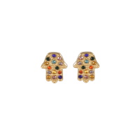Boucles d'oreilles pendantes en forme de main de Fatma en acier doré sertis de cristaux multicolores.