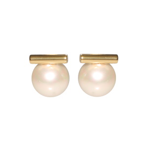 Boucles d'oreilles pendantes composées d'une barre en acier doré et d'une perle d'imitation.