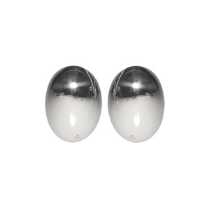 Boucles d'oreilles pendantes bombées de forme ovale en acier argenté.
