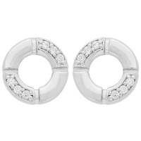 Boucles d'oreilles puces cercle en argent 925/000 rhodié et pavées en partie d'oxydes de zirconium blancs.