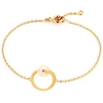 Bracelet avec perle blanche prise dans cercle en plaqué or.