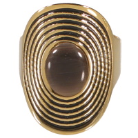 Bague de forme ovale en acier doré surmontée d'une pierre de couleur marron. Taille ajustable.