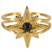 Bague en forme d'étoile en acier doré surmontée d'une pierre de couleur noire. Taille ajustable.