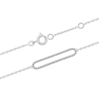 Bracelet composé d'une chaîne en argent 925/000 rhodié et d'un cercle ovale pavé d'oxydes de zirconium blancs. Fermoir anneau ressort avec anneaux de rappel à 15 et 17 cm.