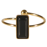 Bague en acier doré surmontée d'une véritable pierre d'agate noire sertie clos de forme rectangulaire. Taille ajustable.