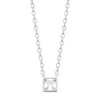 Collier composé d'une chaîne en argent 925/000 rhodié et d'un pendentif carré serti d'un oxyde de zirconium blanc. Fermoir mousqueton avec anneaux de rappel à 40, 42 et 45 cm.
