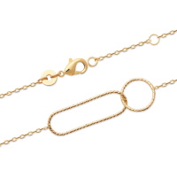 Bracelet composé d'une chaîne et de deux maillons entrelacés de forme géométrique en plaqué or jaune 18 carats. Fermoir mousqueton avec 3 cm de rallonge.