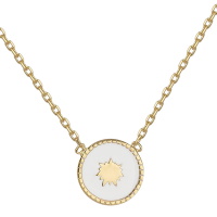 Collier composé d'une chaîne en plaqué or jaune 18 carats et d'un pendentif pastille ronde pavée d'émail de couleur rouge avec le motif d'une étoile. Fermoir anneau ressort avec 4 cm de rallonge.