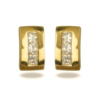 Boucles d'oreilles pendantes de forme rectangulaire en plaqué or jaune 18 carats serties de 3 oxydes de zirconium blancs.