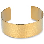 Bracelet manchette style martelé en plaqué or.