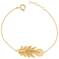 Bracelet composé d'une chaîne et d'une plume en plaqué or jaune 18 carats. Fermoir anneau ressort avec anneaux de rappel à 16, 17 et 18 cm.