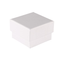 Ecrin pour bague en carton de couleur blanche. Intérieur en mousse.