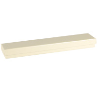 Magnifique écrin pour bracelet, gourmette ou chaîne en carton de couleur écru. Intérieur en mousse avec attaches.