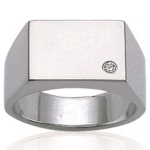 Bague chevalière en argent 925/000 rhodié sertie d'un oxyde de zirconium blanc.