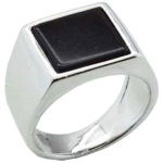 Bague chevalière carrée en argent 925/000 rhodié et onyx.