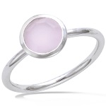 Bague en argent 925/000 rhodié sertie d'une pierre ronde de couleur rose.