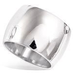 Bague large bombée en argent 925/000 rhodié.