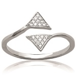 Bague triangles en argent 925/000 rhodié et oxyde de zirconium.