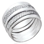 Bague en argent 925/000 rhodié et oxydes de zirconium.