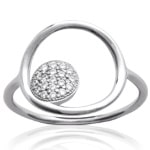 Bague cercle ajouré en argent 925/000 rhodié et oxydes de zirconium.