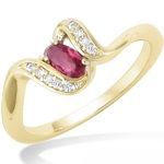 Bague en plaqué or, oxyde de zirconium et verre fuchsia.