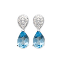Boucles d'oreilles pendantes en argent 925/000 rhodié composées d'un pavage d'oxydes de zirconium blancs en forme de goutte et d'une pierre de couleur bleue sertie 3 griffes.