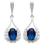 Boucles d'oreilles en argent 925/000 rhodié serties d'oxydes de zirconium blancs et d'une pierre synthétique bleue.