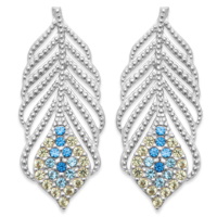 Boucles d'oreilles pendantes en forme de plume de paon en argent 925/000 rhodié et pavés en partie de pierres synthétiques de couleur bleue et transparente.