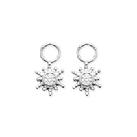 Lot de 2 pendentifs soleil pour boucles d'oreilles créoles en argent 925/000 rhodié sertis d'un oxyde de zirconium blanc. Taille adaptable pour créoles de 2 mm maximum de largeur.