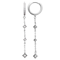 Boucles d'oreilles créoles en argent 925/000 rhodié pavée en partie d'oxydes de zirconium blancs et une chaînette avec trois losanges sertis d'oxydes de zirconium blancs.