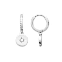 Boucles d'oreilles créoles fermées en argent 925/000 rhodié pavées en partie d'oxydes de zirconium blancs avec pastille pendante ronde gravée d'une étoile sertie d'un oxyde de zirconium blanc.