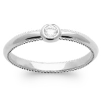 Bague en argent 925/000 rhodié surmontée d'un oxyde de zirconium blanc serti clos.