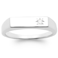 Bague en argent 925/000 rhodié sertie d'un oxyde de zirconium blanc en forme d'étoile.