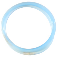 Lot de 2 bracelets bouddhistes jonc semi rigide en tube de plastique rempli de poudre de couleur bleue.