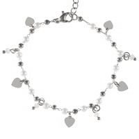 Bracelet composé d'une chaîne avec boules et pampilles cœurs en acier argenté, de perles d'imitation et de pampilles perles. Fermoir mousqueton avec 2,5 cm de rallonge.