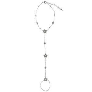 Bracelet composé d'une chaîne en acier argenté avec des fleurs et des cristaux sertis clos et d'une bague chaîne. Fermoir mousqueton avec 3 cm de rallonge.